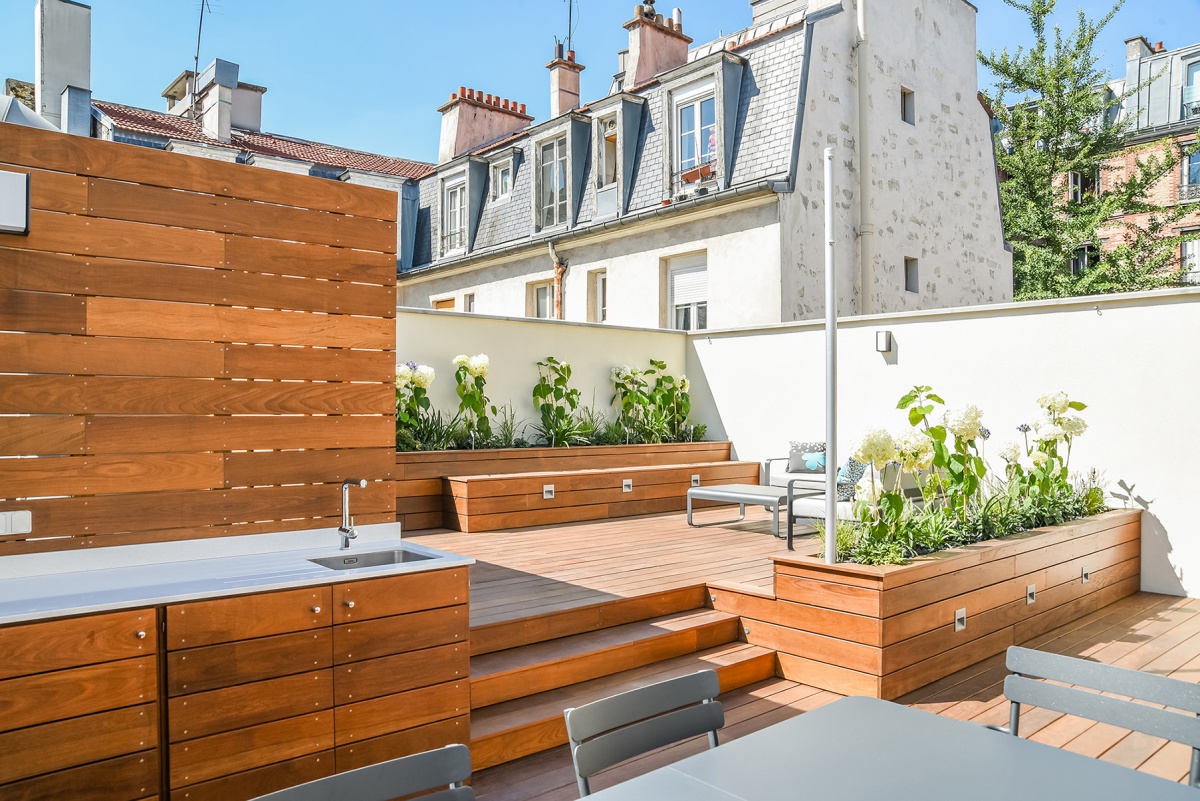 Création d'une terrasse sur le toit d'un immeuble à Paris