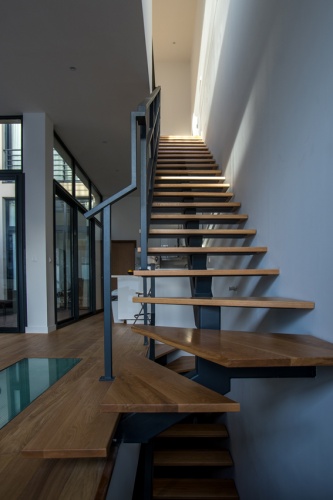 Construction d'un loft : 11 Creation d'un escalier metal et bois