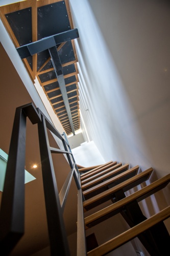 Construction d'un loft : 12 Vue en contre-plongee de l'escalier