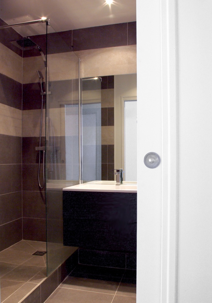 Appartement Paris 14e - 55m² : salle de bain douche