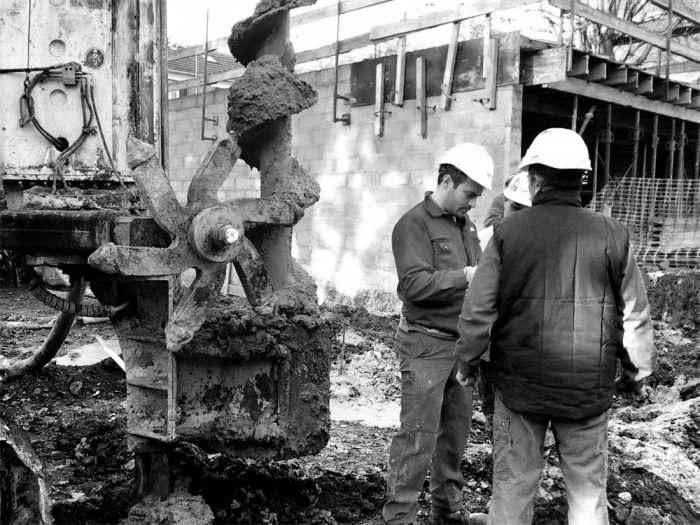 Maison sur le Pont (94) : Chantier : fondations profondes  la tarire creuse